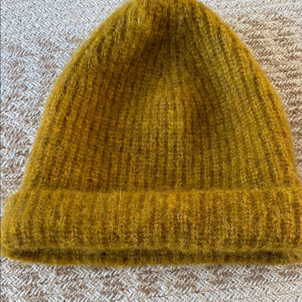 SEZANE Paul Beanie NWOT golden colour very soft